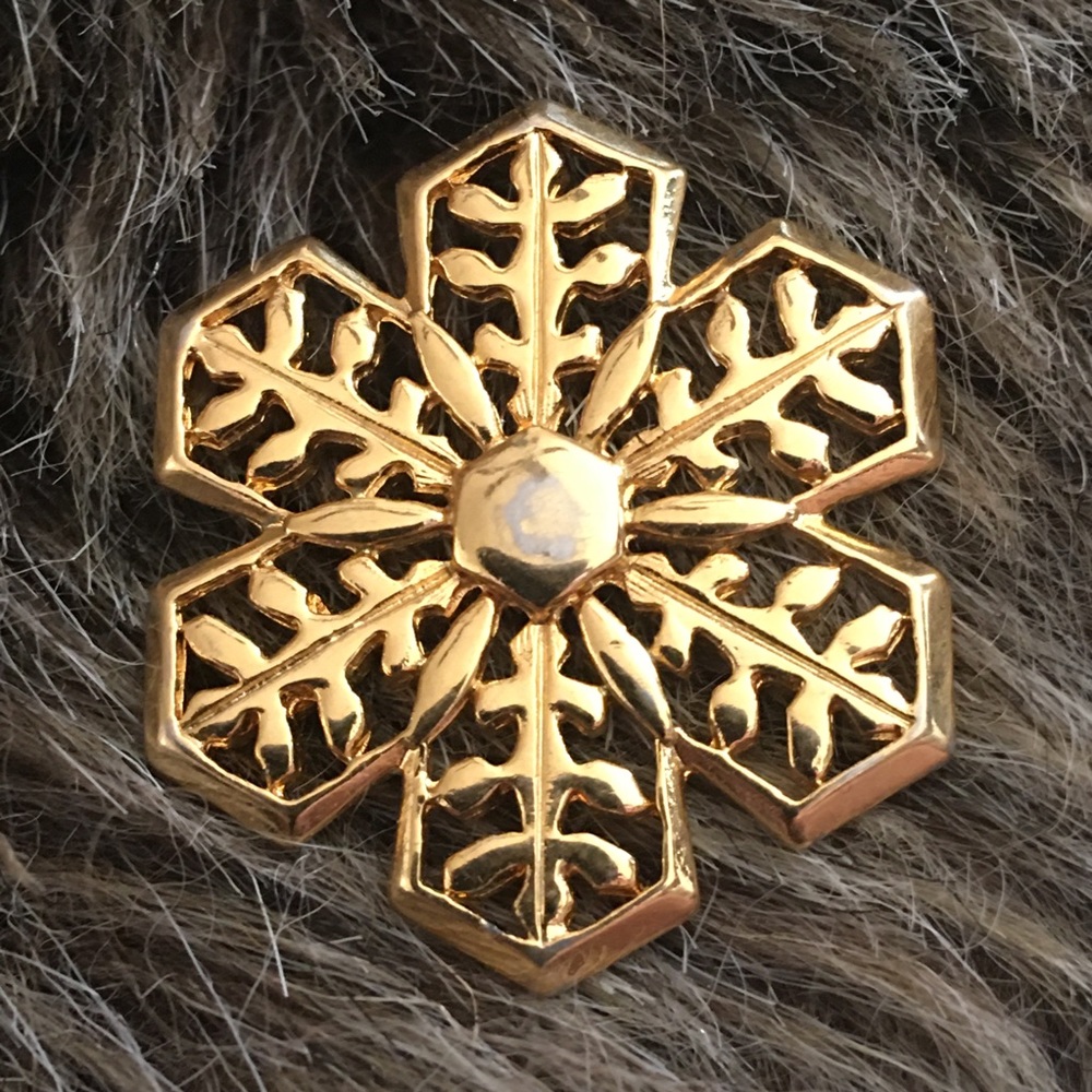 Vintage Jonette gold tone snowflake pin